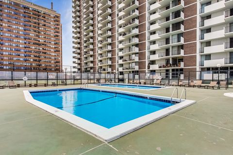 Tiny photo for 6033 N Sheridan Road #36G, Chicago, IL 60660 (MLS # 12407641)