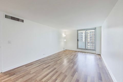 Tiny photo for 6033 N Sheridan Road #36G, Chicago, IL 60660 (MLS # 12407641)