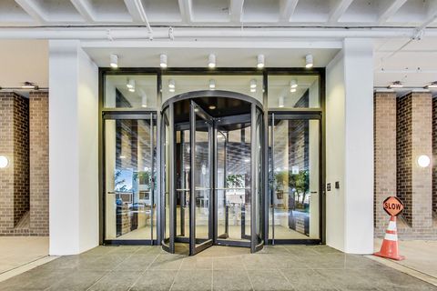 Tiny photo for 6033 N Sheridan Road #36G, Chicago, IL 60660 (MLS # 12407641)