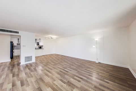 Tiny photo for 6033 N Sheridan Road #36G, Chicago, IL 60660 (MLS # 12407641)