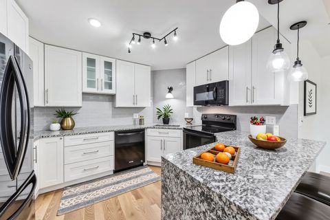 Tiny photo for 6033 N Sheridan Road #36G, Chicago, IL 60660 (MLS # 12407641)