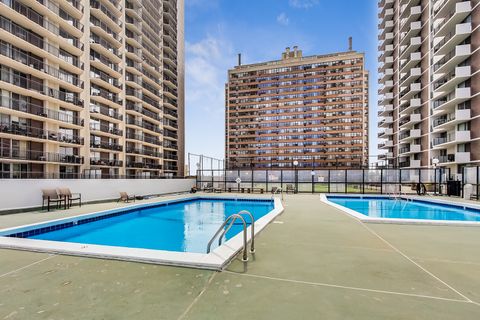 Tiny photo for 6033 N Sheridan Road #36G, Chicago, IL 60660 (MLS # 12407641)