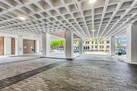 Tiny photo for 6033 N Sheridan Road #36G, Chicago, IL 60660 (MLS # 12407641)
