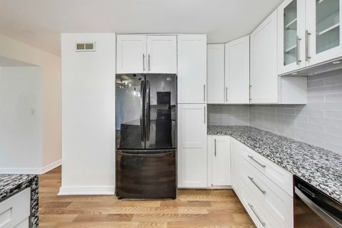 Tiny photo for 6033 N Sheridan Road #36G, Chicago, IL 60660 (MLS # 12407641)