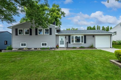 Photo of 3026 W Rusholme Street, Davenport, IA 52804 (MLS # 12681926)