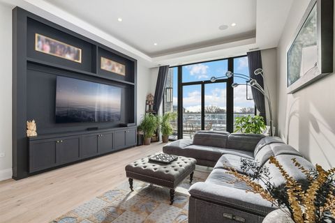 Tiny photo for 3057 N Lincoln Avenue #4C, Chicago, IL 60657 (MLS # 12550879)