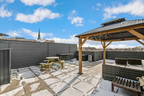 Tiny photo for 3057 N Lincoln Avenue #4C, Chicago, IL 60657 (MLS # 12550879)