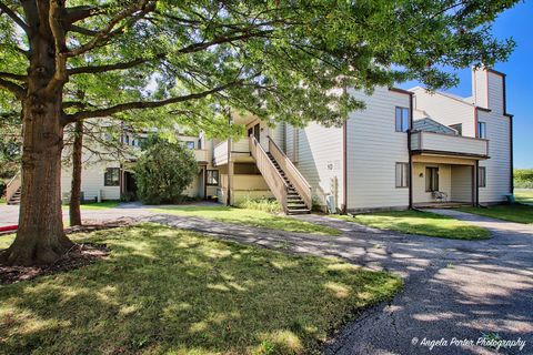 Tiny photo for 3334 Berwyn Avenue #120, North Chicago, IL 60064 (MLS # 12474392)