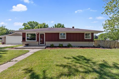 Single Family Residence in Rockford IL 2204 Winnetka Drive.jpg