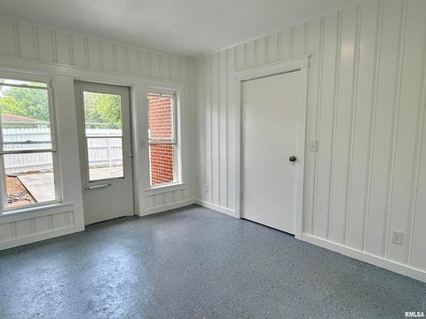 Tiny photo for 744 AIRPORT Road, Metropolis, IL 62960 (MLS # EB459927)