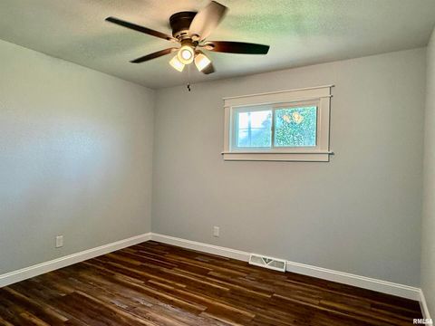 Tiny photo for 744 AIRPORT Road, Metropolis, IL 62960 (MLS # EB459927)