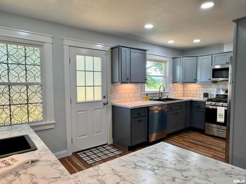 Tiny photo for 744 AIRPORT Road, Metropolis, IL 62960 (MLS # EB459927)