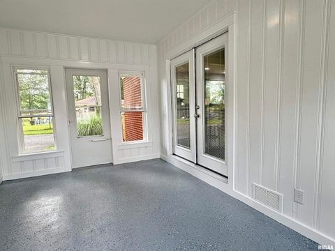 Tiny photo for 744 AIRPORT Road, Metropolis, IL 62960 (MLS # EB459927)