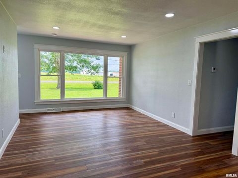 Tiny photo for 744 AIRPORT Road, Metropolis, IL 62960 (MLS # EB459927)