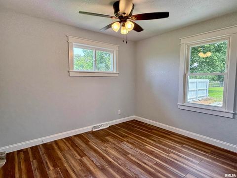 Tiny photo for 744 AIRPORT Road, Metropolis, IL 62960 (MLS # EB459927)