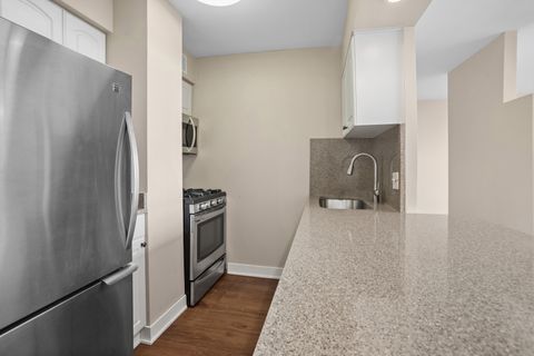 Tiny photo for 20 N Tower Road #9C, Oak Brook, IL 60523 (MLS # 12631657)