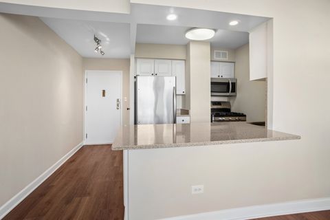Tiny photo for 20 N Tower Road #9C, Oak Brook, IL 60523 (MLS # 12631657)