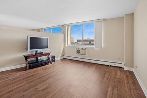 Tiny photo for 20 N Tower Road #9C, Oak Brook, IL 60523 (MLS # 12631657)