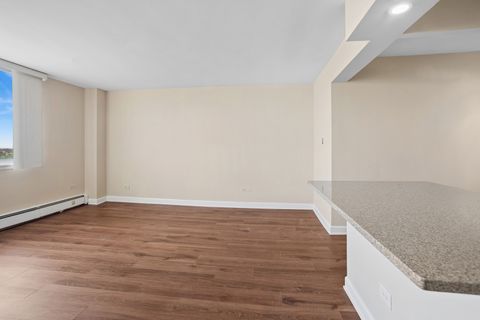 Tiny photo for 20 N Tower Road #9C, Oak Brook, IL 60523 (MLS # 12631657)