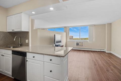 Tiny photo for 20 N Tower Road #9C, Oak Brook, IL 60523 (MLS # 12631657)
