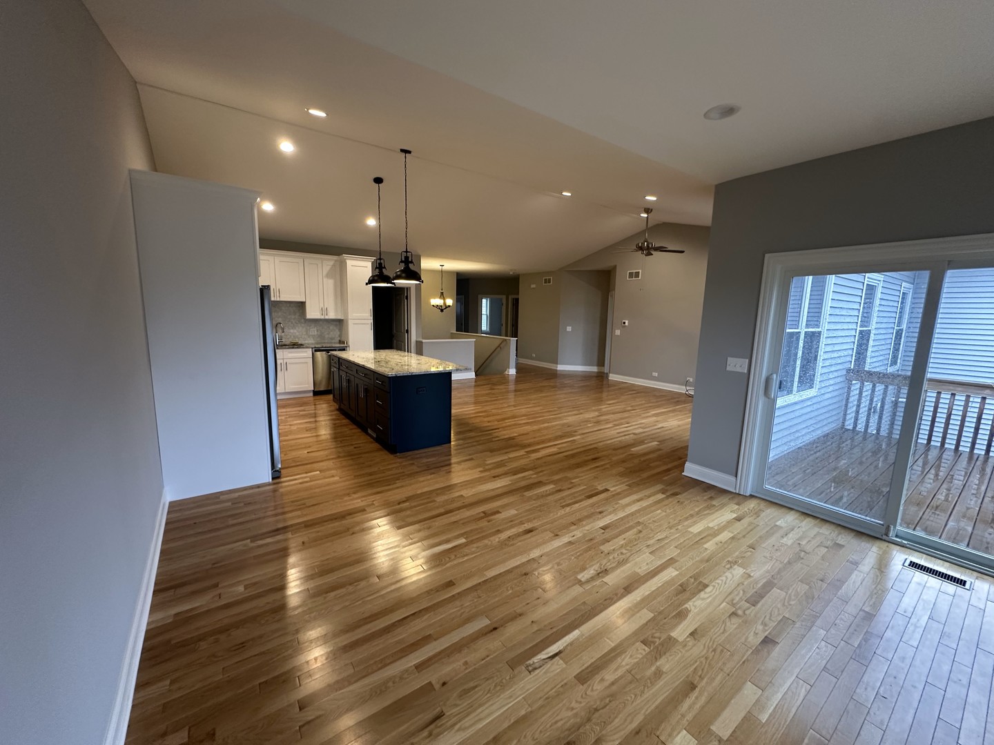985 MEADOW Lane