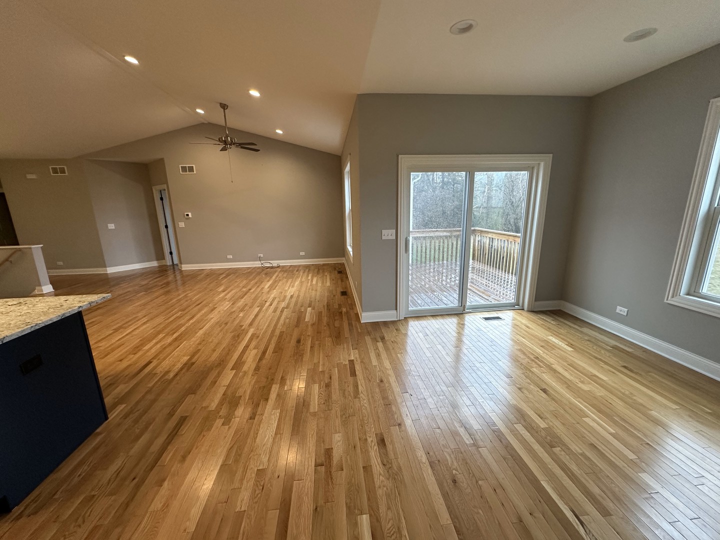 985 MEADOW Lane