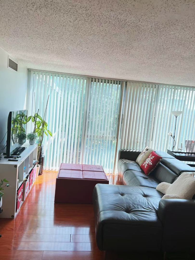 3115 S Michigan Avenue 305