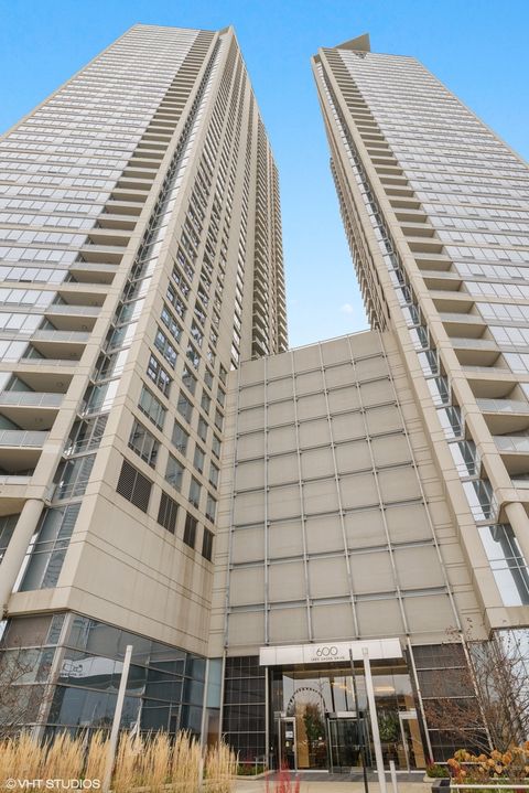 600 N LAKE SHORE Drive 2004 Chicago IL 60611