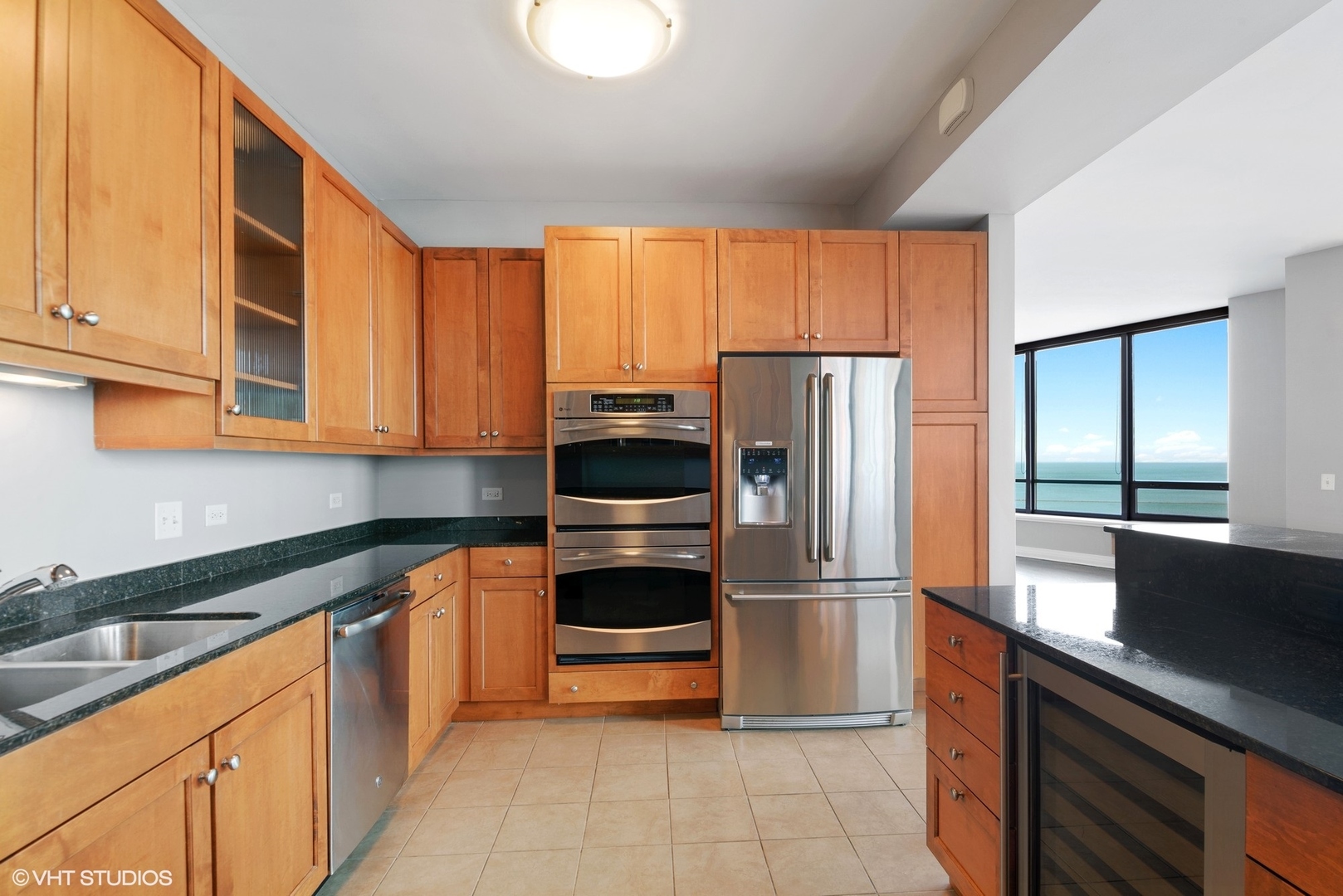 600 N LAKE SHORE Drive 2004