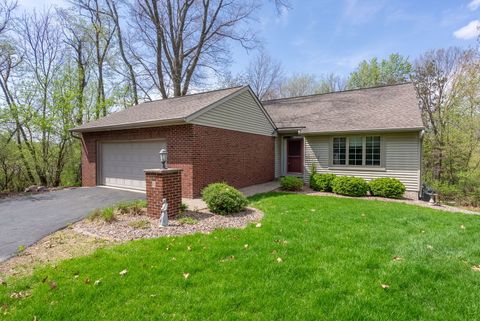 Photo of 8 Briarwood Lane, Rock Island, IL 61201 (MLS # 12624026)