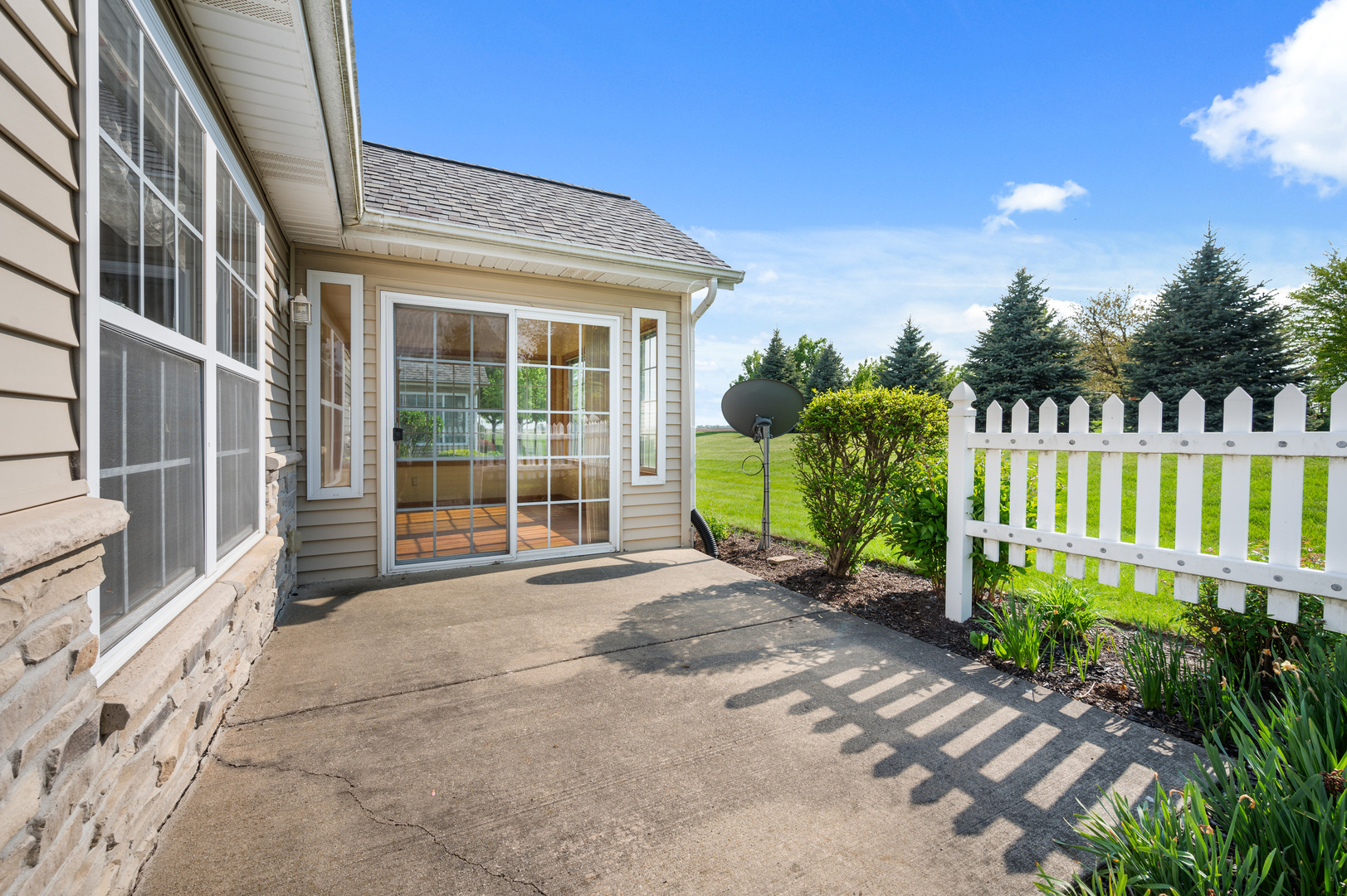 2113 Waterbury Lane W 2113