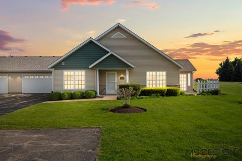 2113 Waterbury Lane W 2113 Sycamore IL 60178
