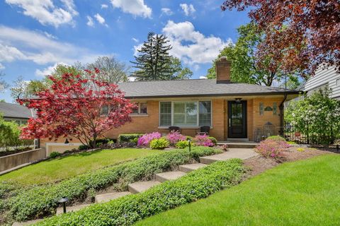 254 Spring Avenue Glen Ellyn IL 60137