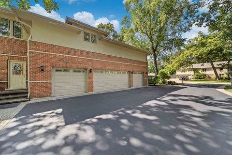 Tiny photo for 3 Elsinoor Drive, Lincolnshire, IL 60069 (MLS # 12609895)