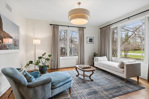 Tiny photo for 3 Elsinoor Drive, Lincolnshire, IL 60069 (MLS # 12609895)