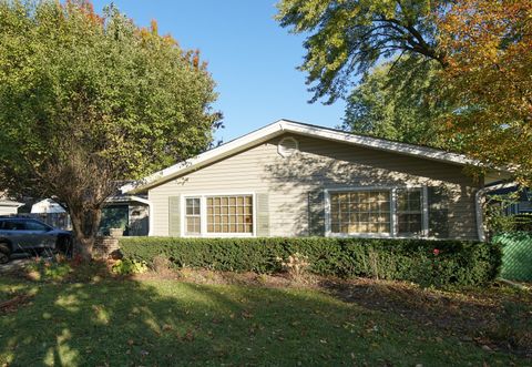 Photo of 1 N Sycamore Lane, North Aurora, IL 60542 (MLS # 12504207) Photo of 1 N Sycamore Lane, North Aurora, IL 60542 (MLS # 12504207)