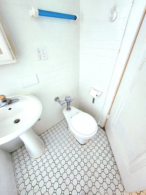 Tiny photo for 425 Wisconsin Avenue #2W, Oak Park, IL 60302 (MLS # 12425252)