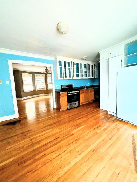 Tiny photo for 425 Wisconsin Avenue #2W, Oak Park, IL 60302 (MLS # 12425252)