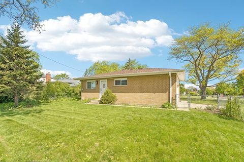 Tiny photo for 866 Clark Lane, Des Plaines, IL 60016 (MLS # 12643094)