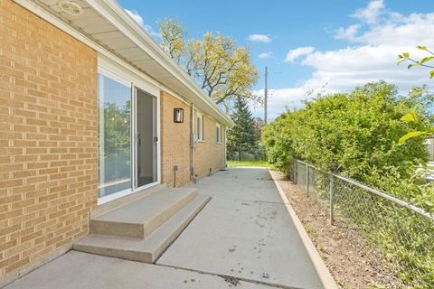 Tiny photo for 866 Clark Lane, Des Plaines, IL 60016 (MLS # 12643094)