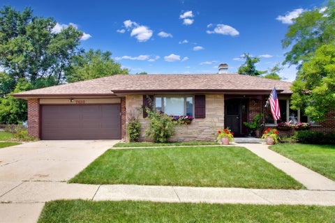 7420 Gladiola Avenue, Hanover Park, IL 60133 - #: 12691483