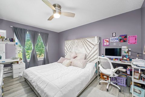 Tiny photo for 351 Juniper Court, Carol Stream, IL 60188 (MLS # 12460198)