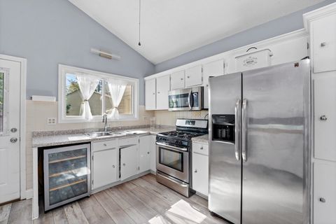 Tiny photo for 351 Juniper Court, Carol Stream, IL 60188 (MLS # 12460198)