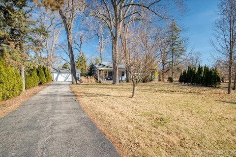 Photo of 332 Evergreen Drive, Batavia, IL 60510 (MLS # 12553738)