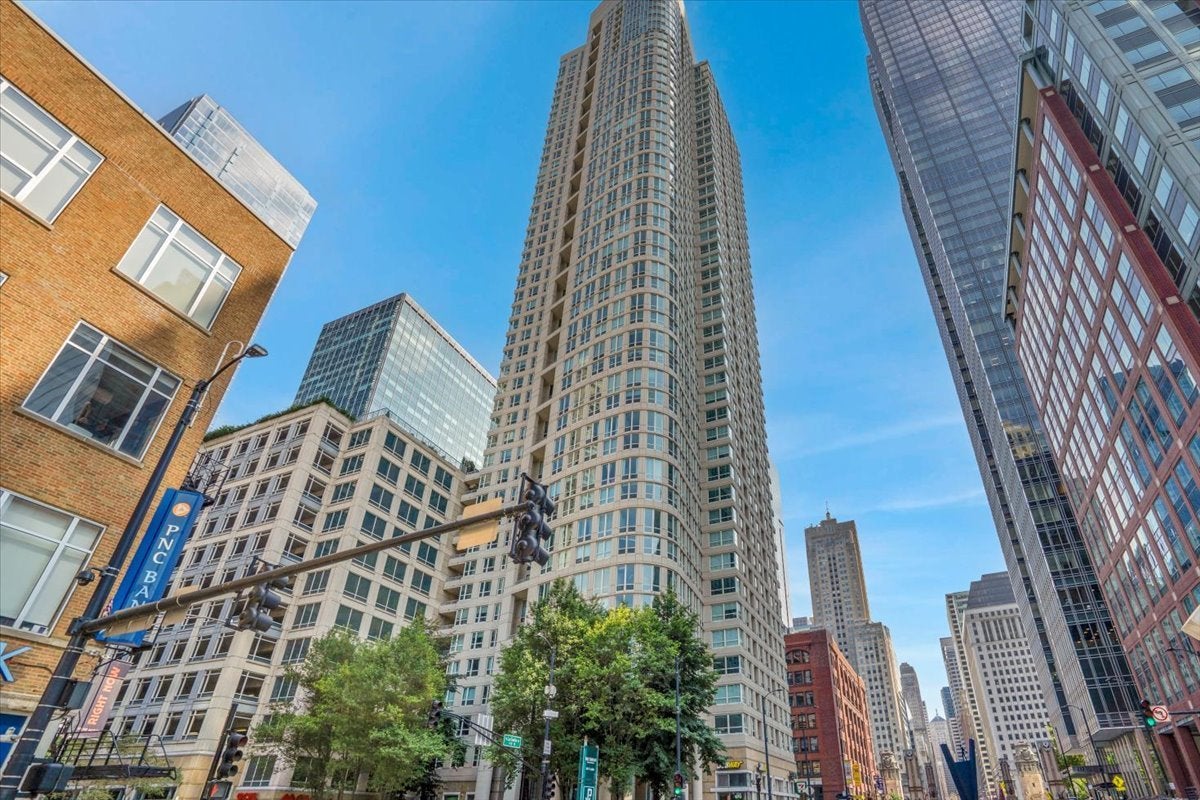 345 N La Salle Drive 3604