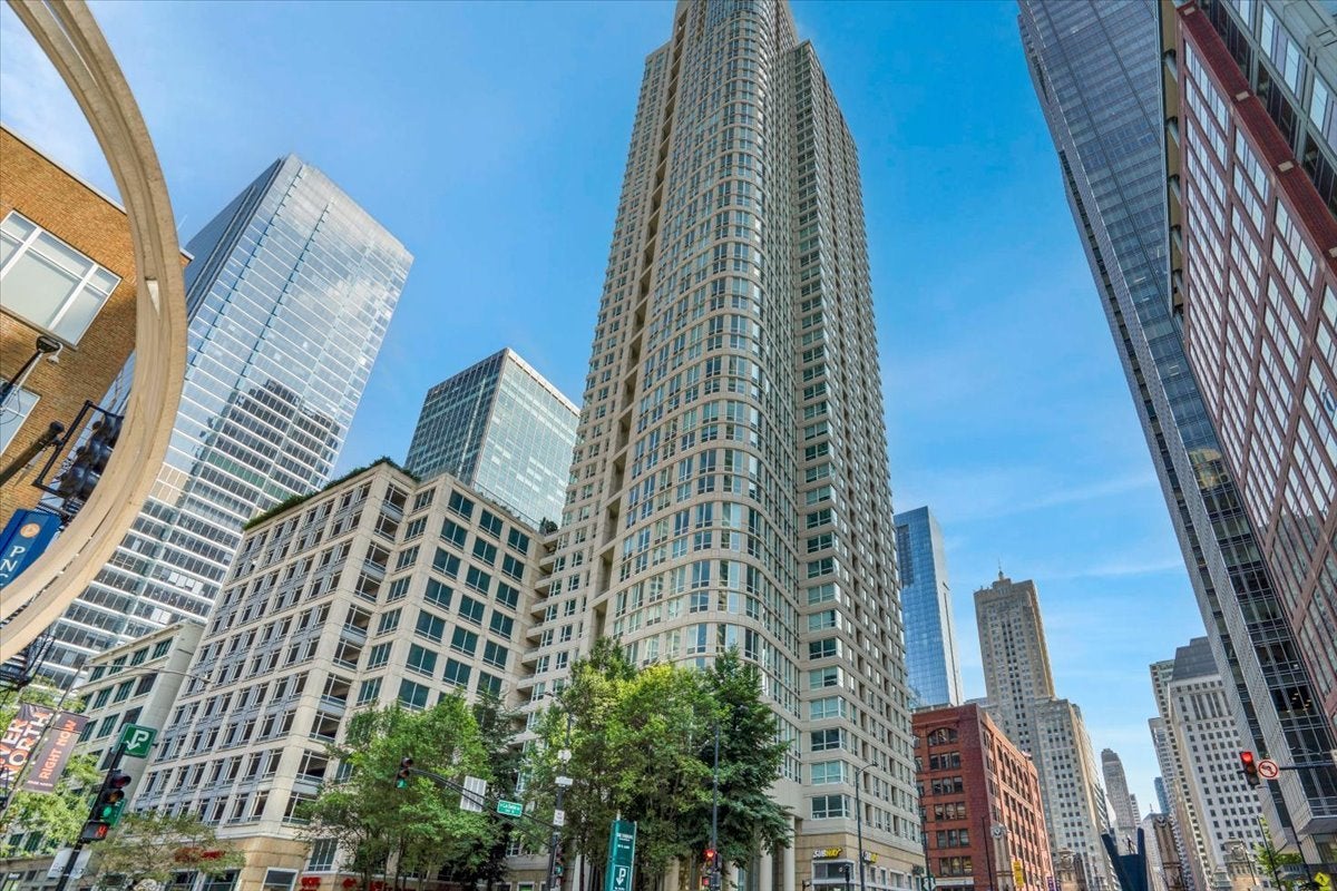 345 N La Salle Drive 3604
