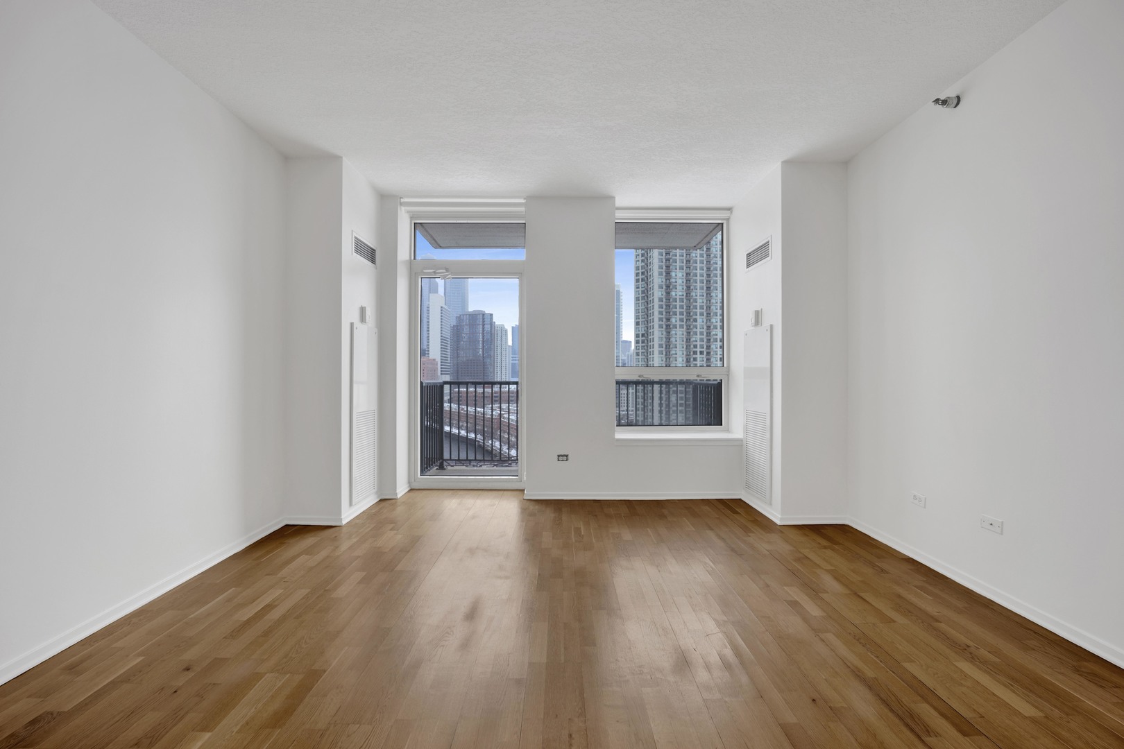 600 N Kingsbury Street 1212