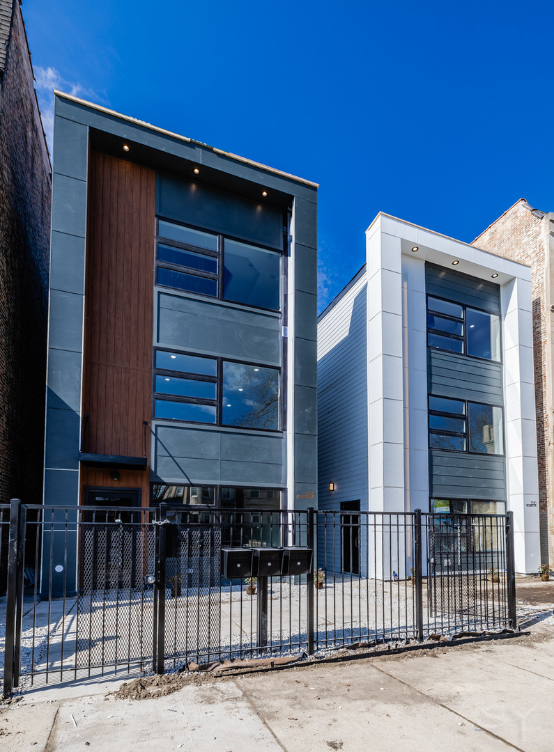 5637 S Prairie Avenue