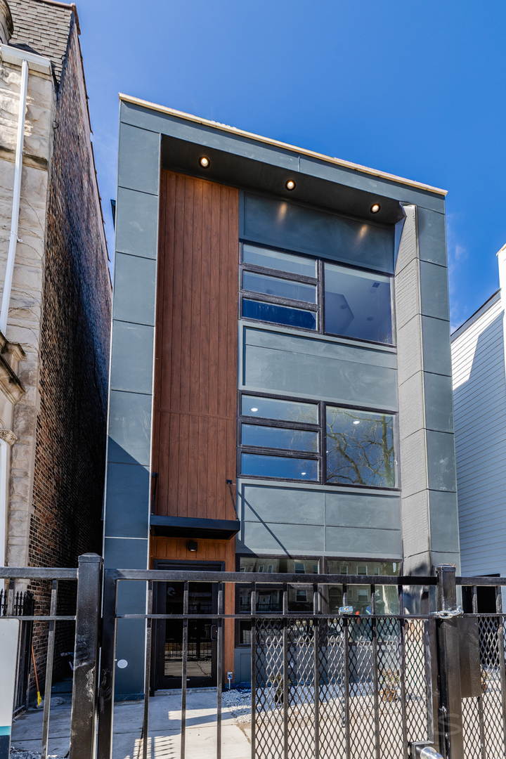 5637 S Prairie Avenue