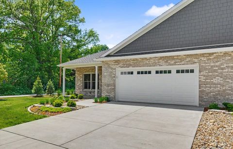 Photo of 520 S 6th Street, Fairbury, IL 61739 (MLS # 12648981)